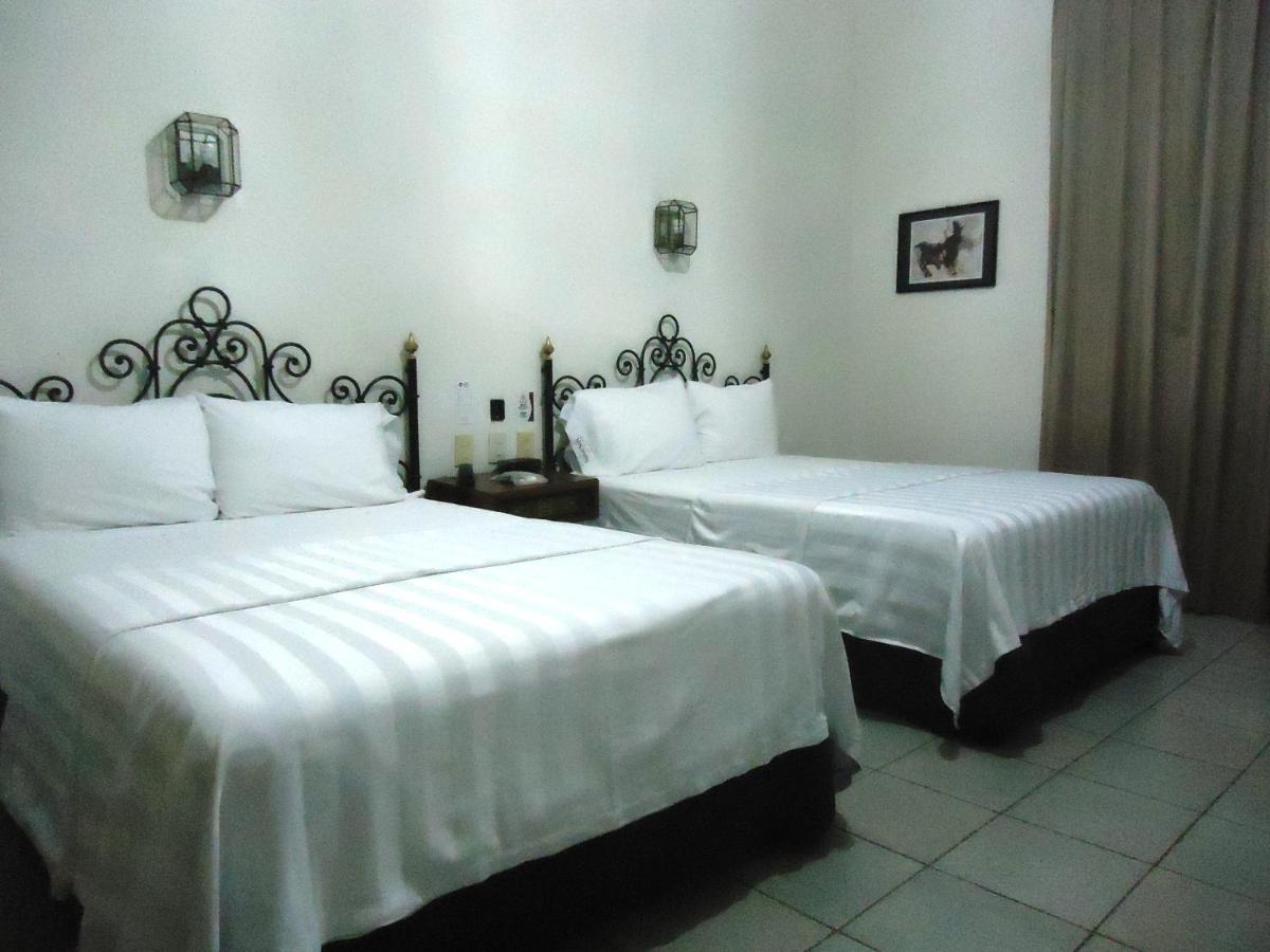 Hotel Concierge Plaza Colima Kültér fotó