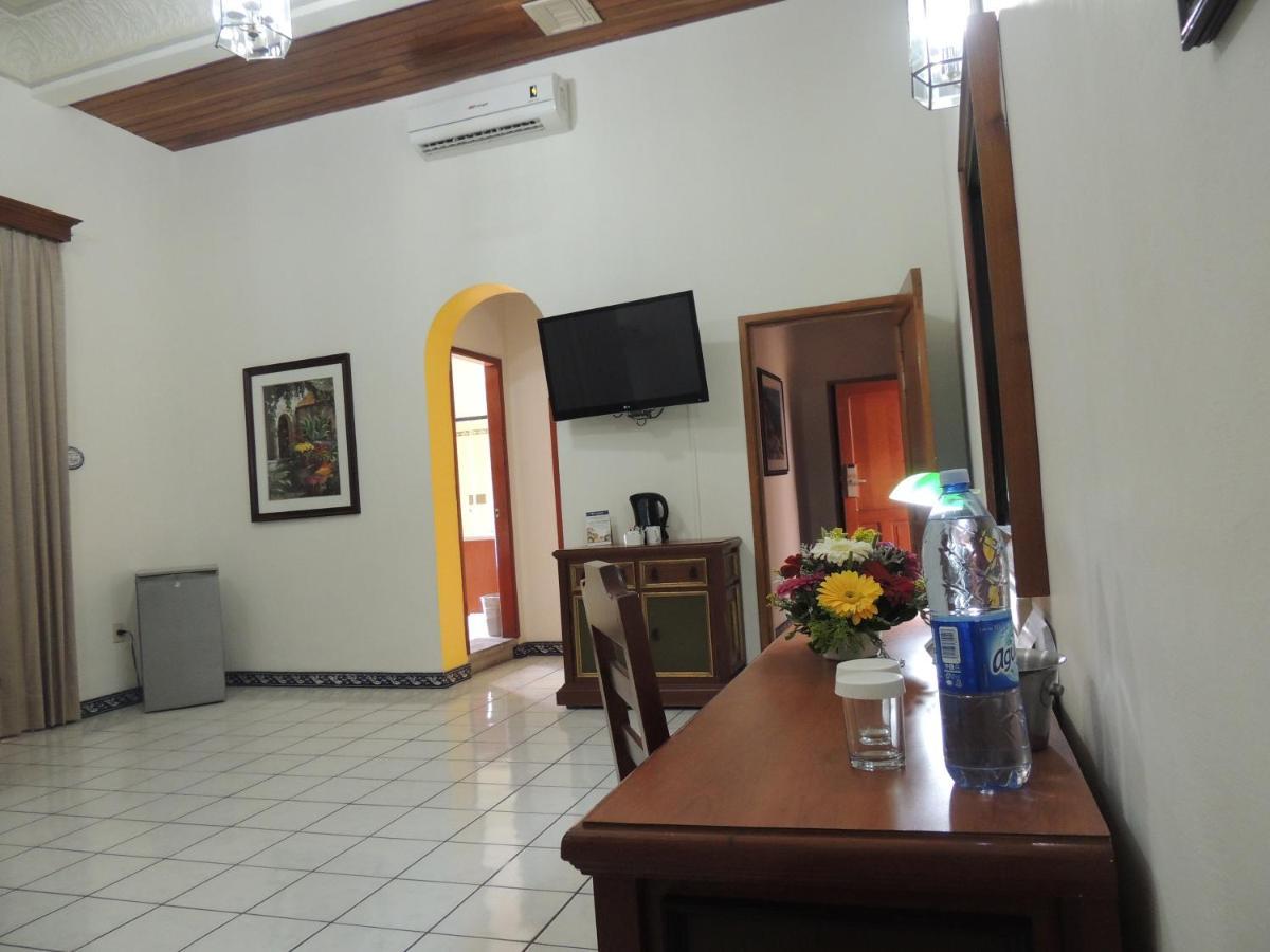 Hotel Concierge Plaza Colima Kültér fotó