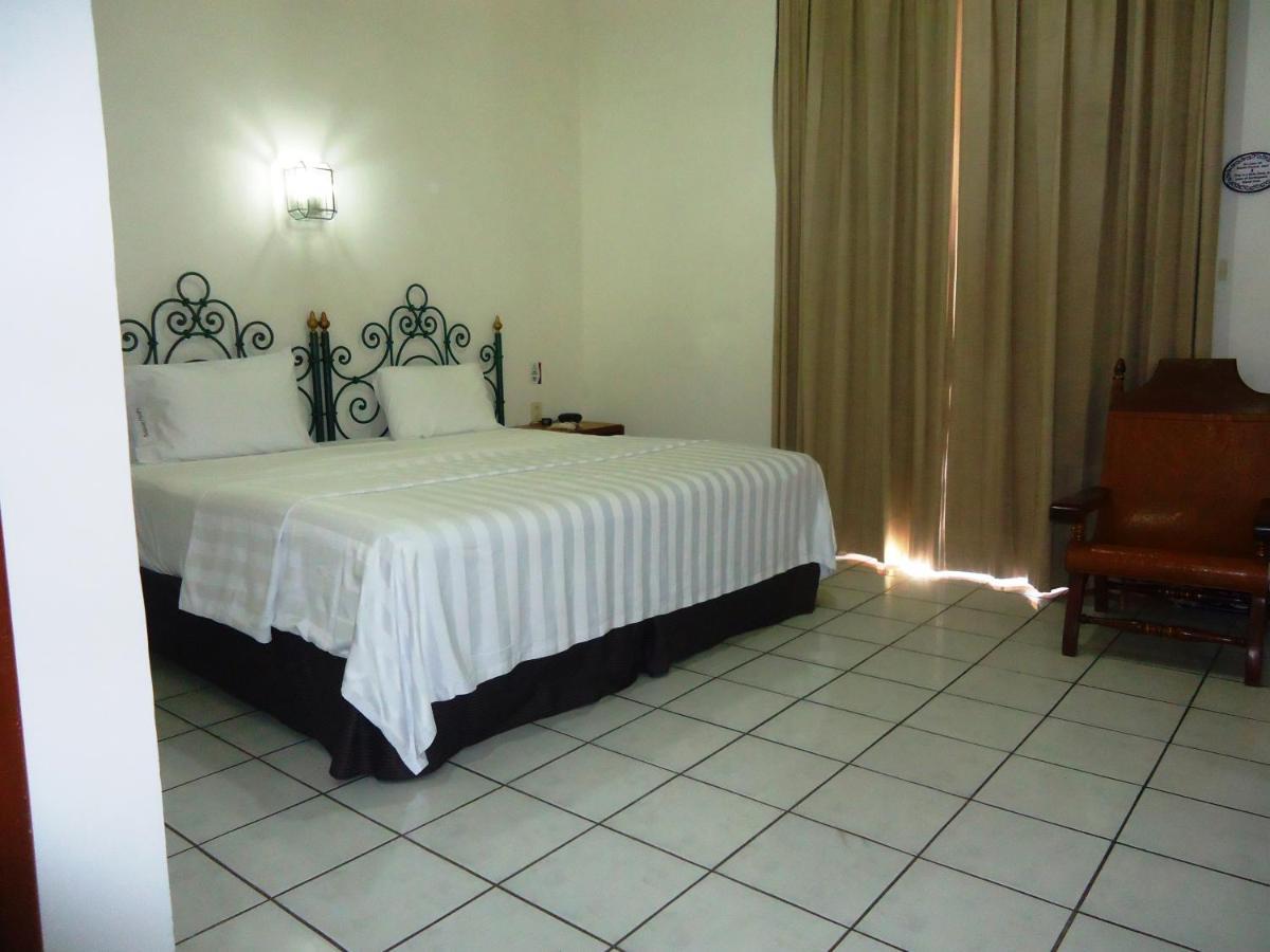 Hotel Concierge Plaza Colima Kültér fotó